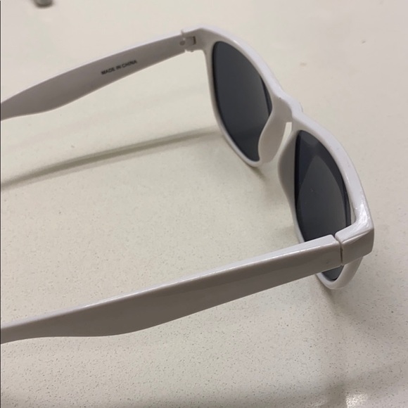 Women's Fashion Sunglasses - Picture 4 of 5